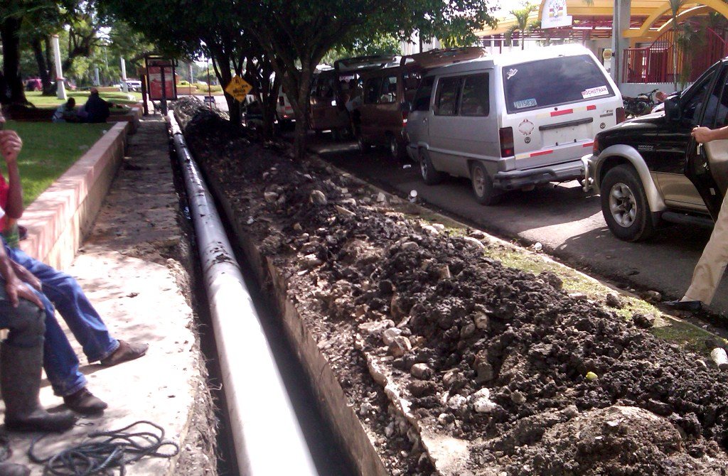 Ayuntamiento trabaja en canalización de agua pluvial